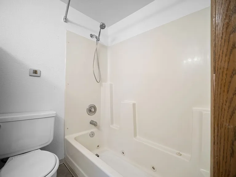 Northside Lofts Fully Updated 1 Bedroom Apartment in North Spokane — Photo 23