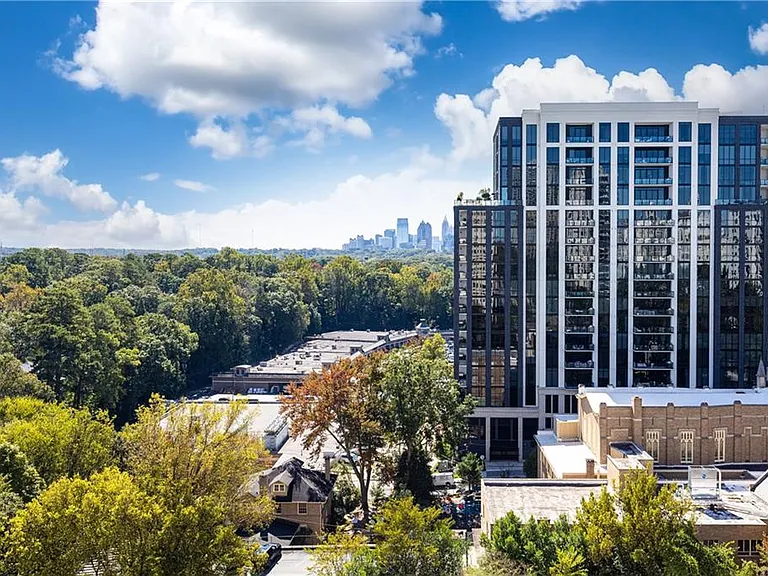 2479 Peachtree Rd NE #1010 — Photo 1