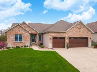 7 Fiddlestix Ct, Bloomington, IL 61705