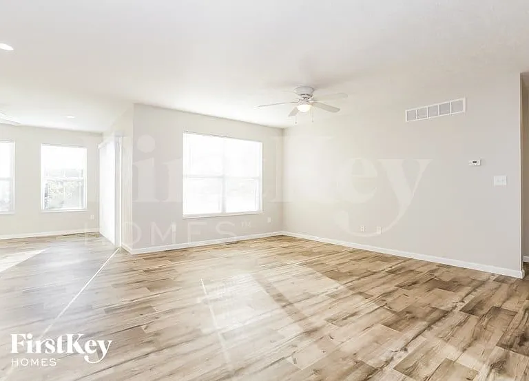 3277 Blue Springs Dr — Photo 3