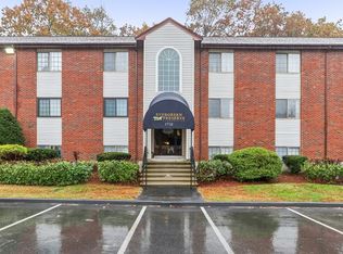 1710 Skyline Dr UNIT 10, Lowell, MA 01854