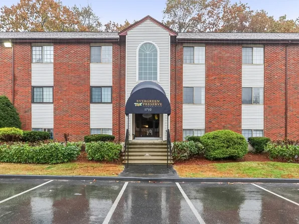1710 Skyline Dr Unit 10, Lowell, MA 01854