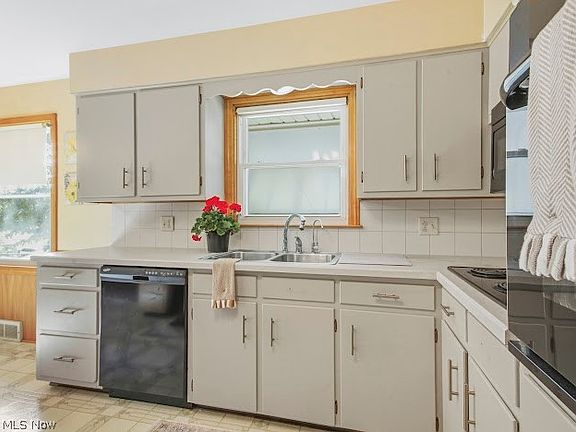 4th image of 209 S Beverly Ave