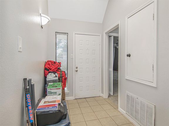 5th image of 19 Hideaway Dr #19