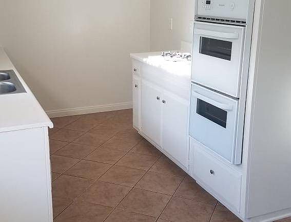 5th image of 921 Peninsula St