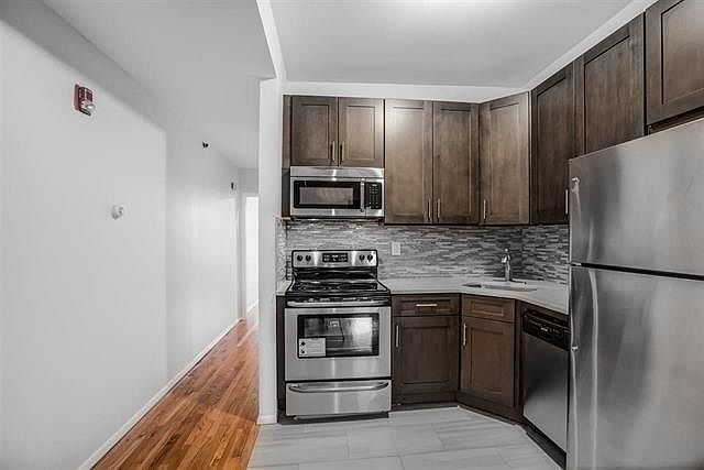 1st image of 132 Jefferson St APT 3R