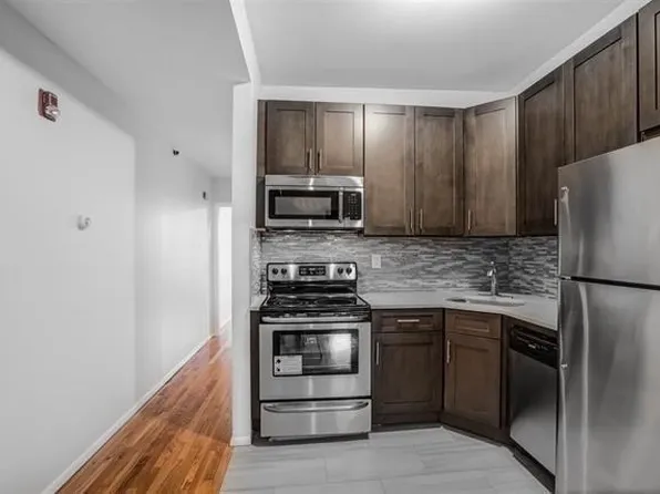 132 Jefferson Street image 1 of 6