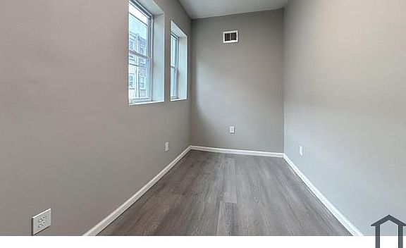 4th image of 1433 S 32nd St