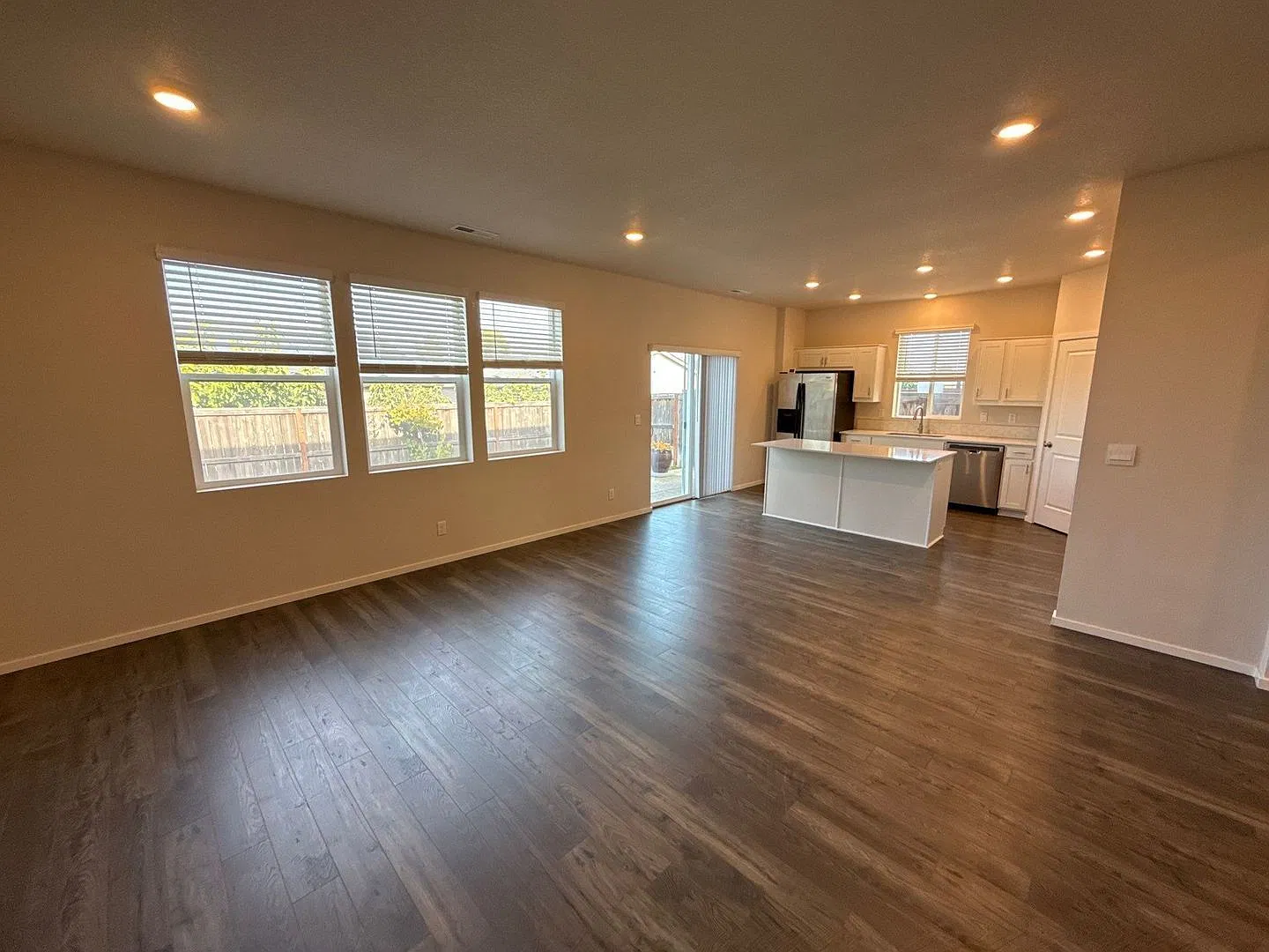 5 bed, 3.0 bath, 2535 sqft, $3,000 — Photo 2