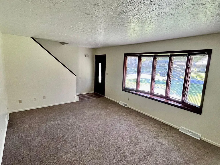 3365 Hiwood Ave — Photo 5