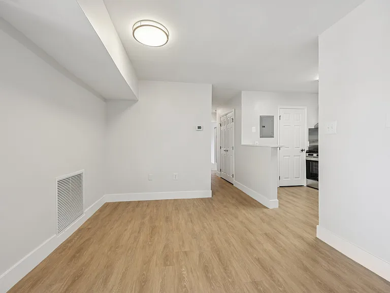 Lafayette Apartments — Photo 7