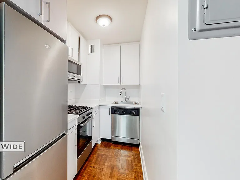 405 E 56th St #10M — Photo 2