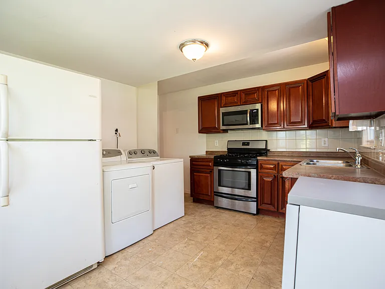 470 Conarroe St — Photo 21