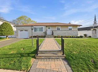 3 Miriam Lane, Plainview, NY 11803