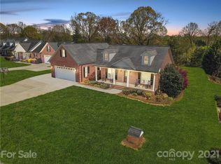 4360 Woodsbury Ln, Lincolnton, NC 28092
