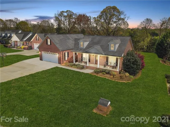 4360 Woodsbury Ln, Lincolnton, NC 28092