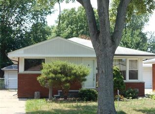 20268 Hunt Club Dr, Harper Woods, MI 48225