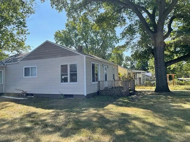 3 bed, 952 sqft, $1,550 — Photo 3