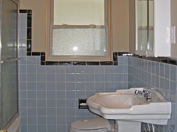 3rd image of 24240 Kenosha Ave