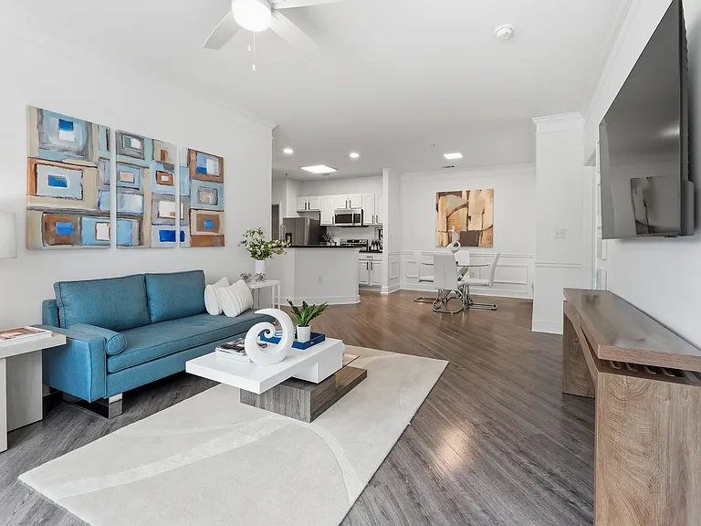 The Regent Apartment Homes — Photo 22