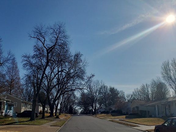 4th image of 717 Village Square Dr