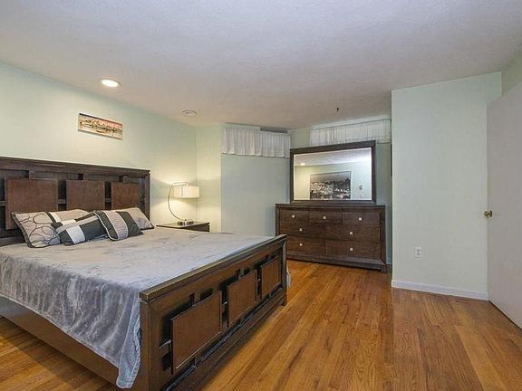 3rd image of 179 Thomas Burgin Pkwy #6