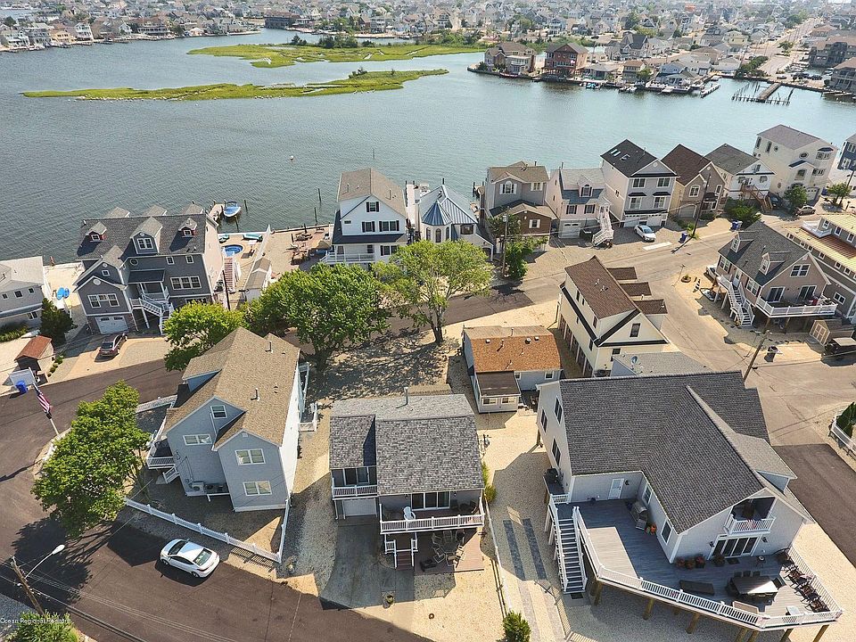 1st image of 20 Harborside Dr E
