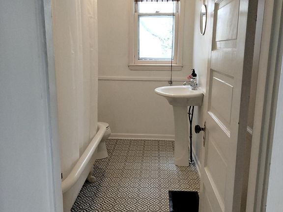 5th image of 343 Woodland Ave APT A