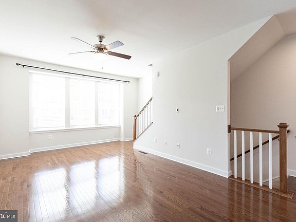 5th image of 550 White Oak Dr