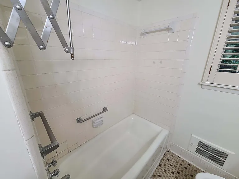 1002 Dixon Dr — Photo 36