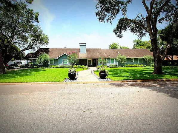 512 Avenue B St, El Campo, TX 77437