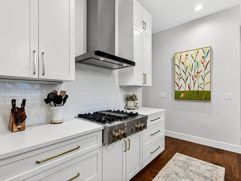 215 N Sarah St #7 — Photo 9