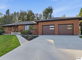 320 N 93rd St, Omaha, NE 68114