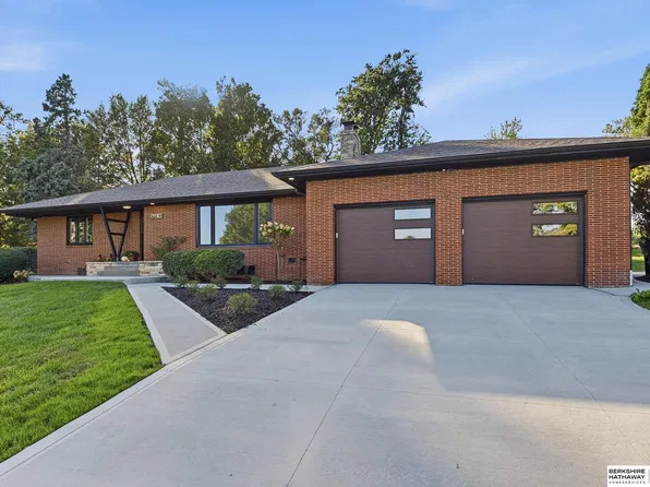 320 N 93rd St, Omaha, NE 68114