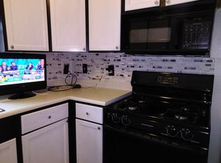 36 Leonard St, Elgin, IL 60123