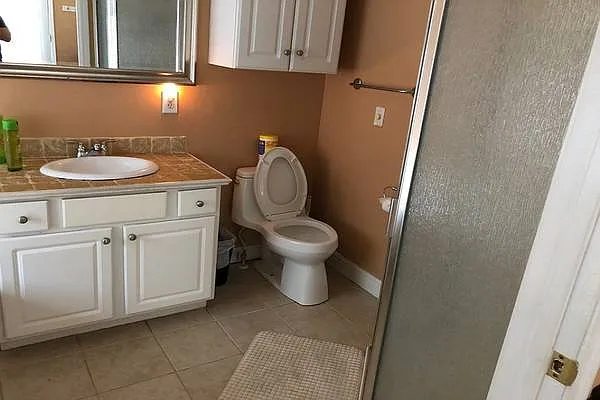 5 bed, 4000 sqft, $900 — Photo 4