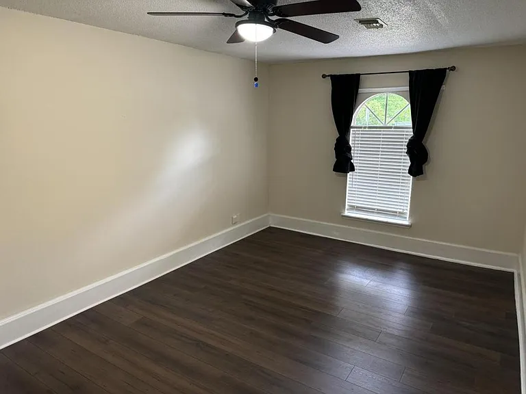 125 Brentwood Blvd — Photo 5