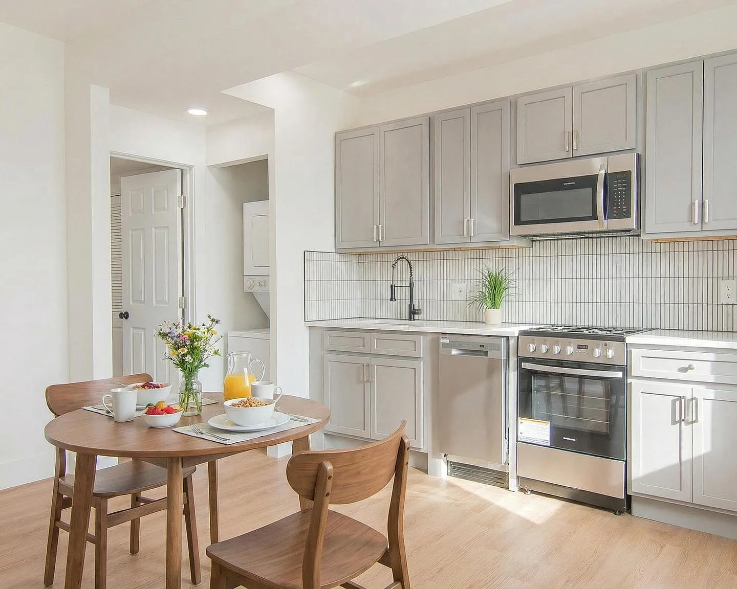 2 bed, 1.0 bath, 515 sqft, $2,100 — Photo 1