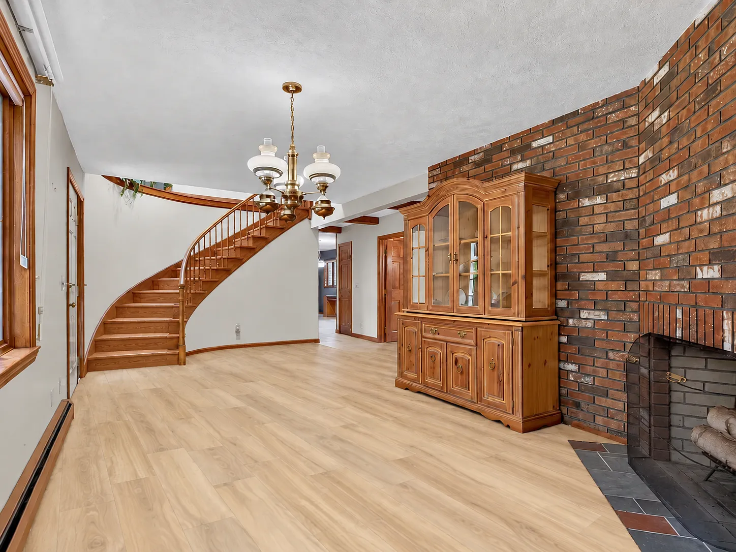 4 bed, 3651 sqft, $4,600 — Photo 4