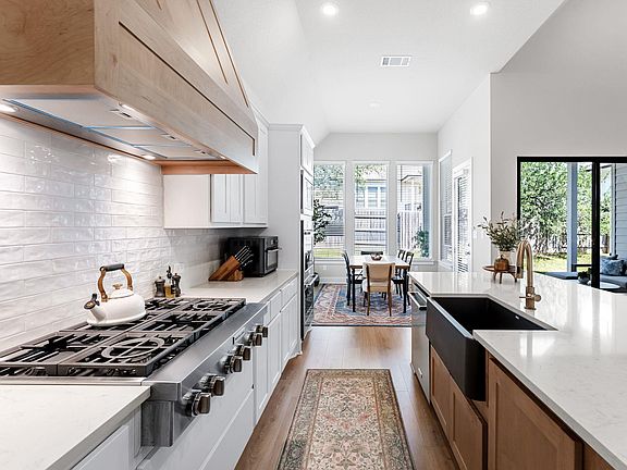 3rd image of 416 Crescent Heights Dr
