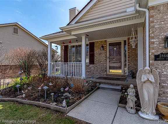 4th image of 28667 Bayberry Ct E #12