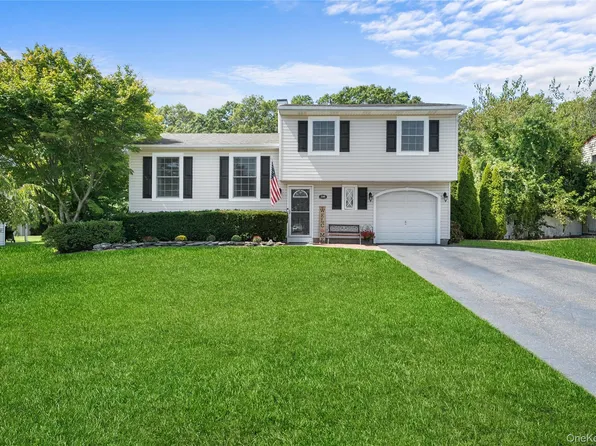 146 Blue Point Road W, Holtsville, NY 11742
