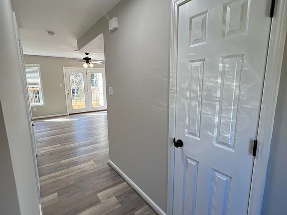 3rd image of 10 Village West Ct