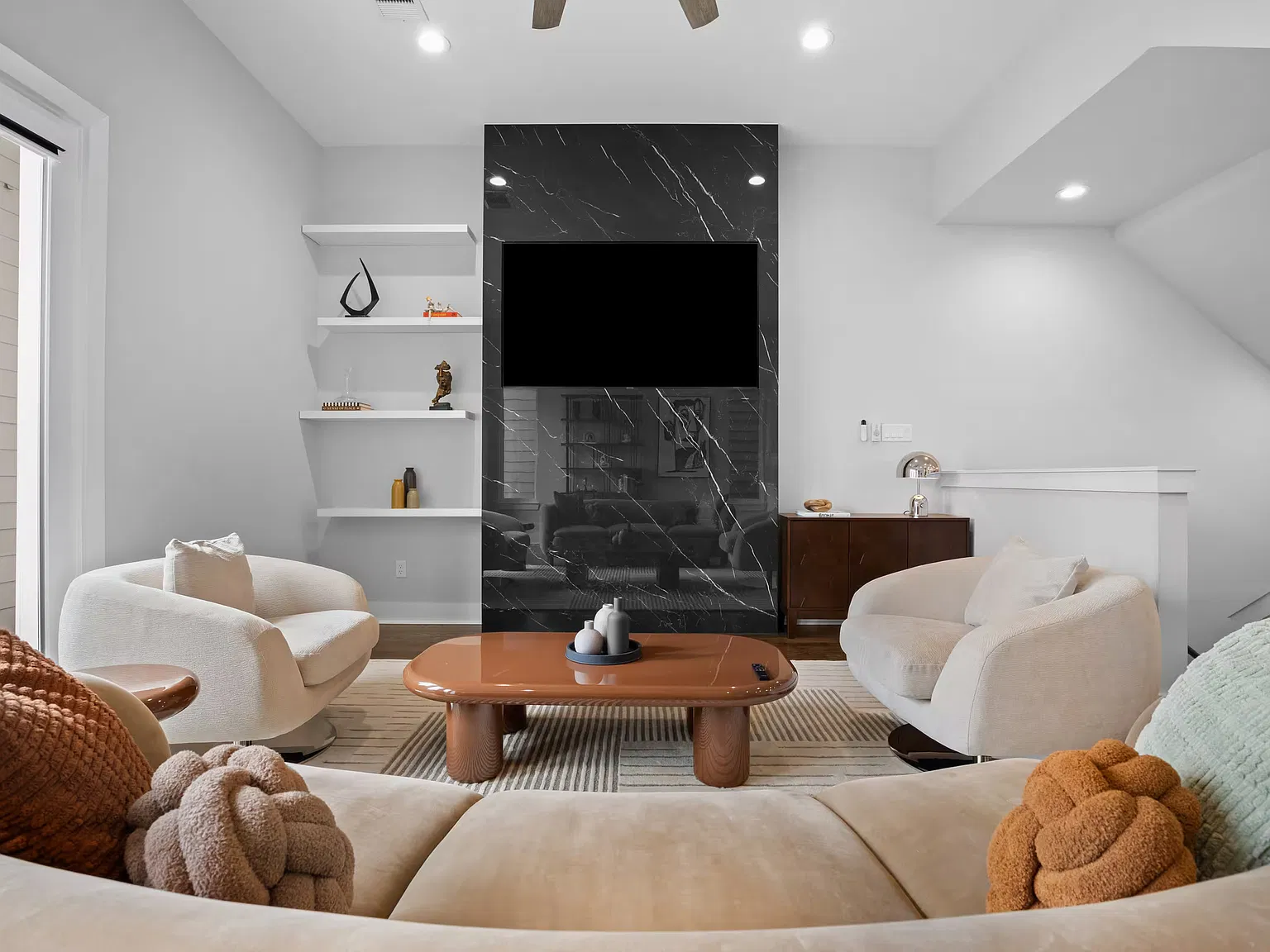 4 bed, 3.5 bath, 2950 sqft, $6,500 — Photo 1