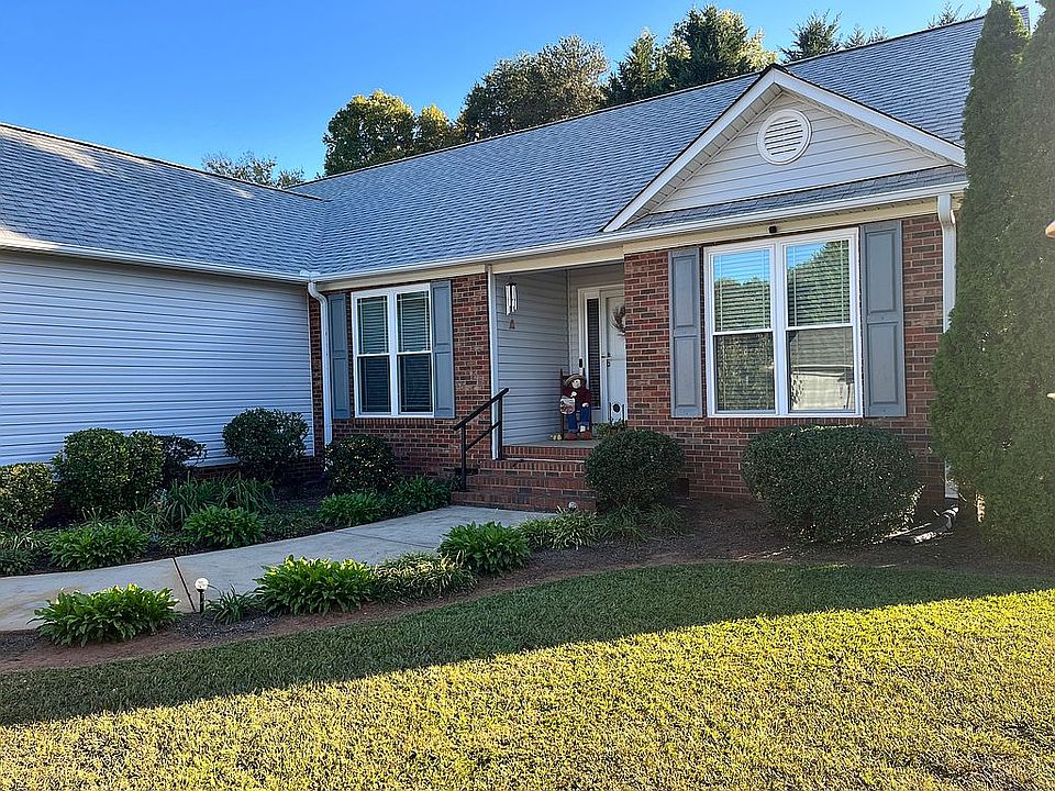 2nd image of 109 Boysenberry Dr