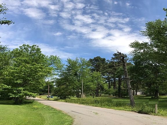 4th image of 632 Pine Ter