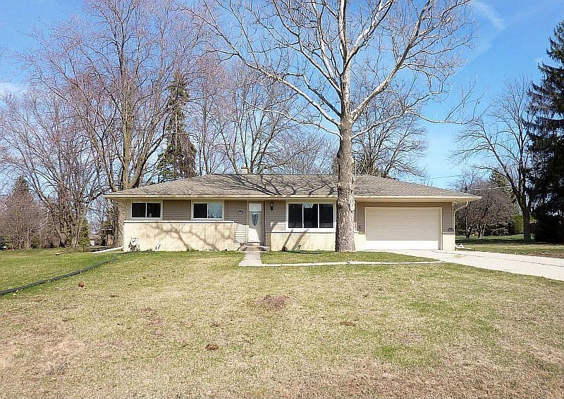 1st image of W215N5556 Kenmore Dr