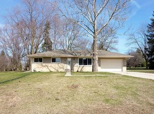 W215N5556 Kenmore Dr, Menomonee Falls, WI 53051