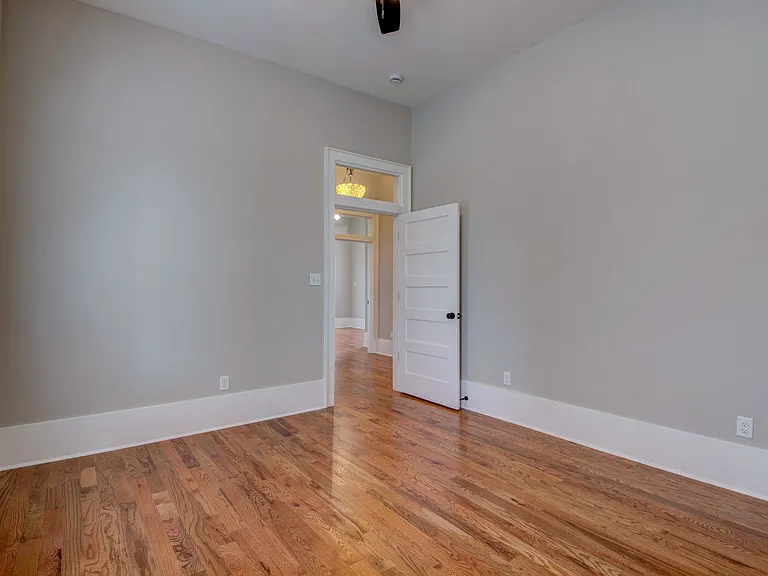 1420 Commerce St — Photo 4