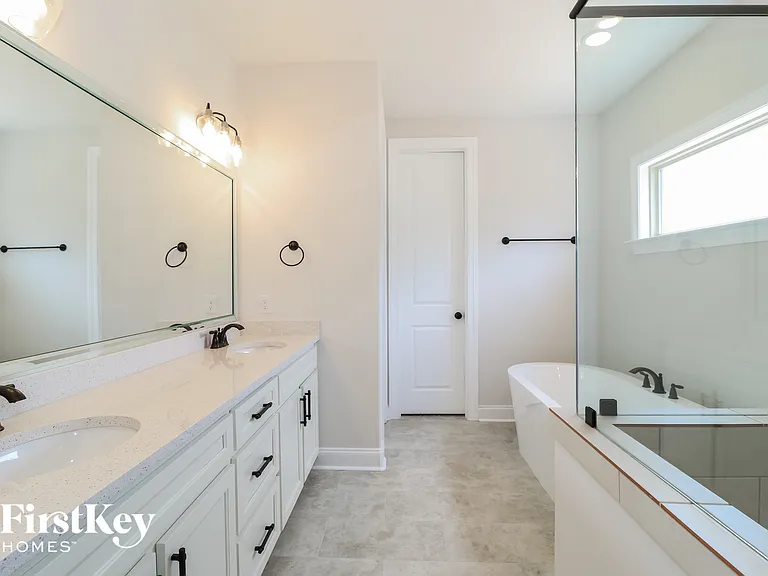 7406 Lost Grove Ln — Photo 10